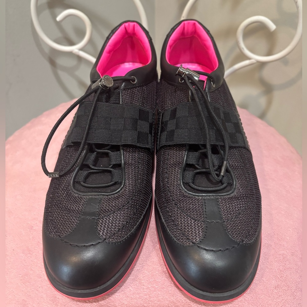 Louis Vuitton Black Low Top Sneakers Round-Toes